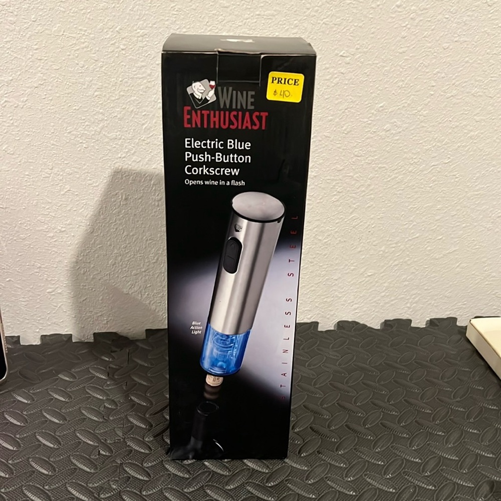 🌸 Wine Enthusiast Electric Blue push- button Corkscrew 🌸